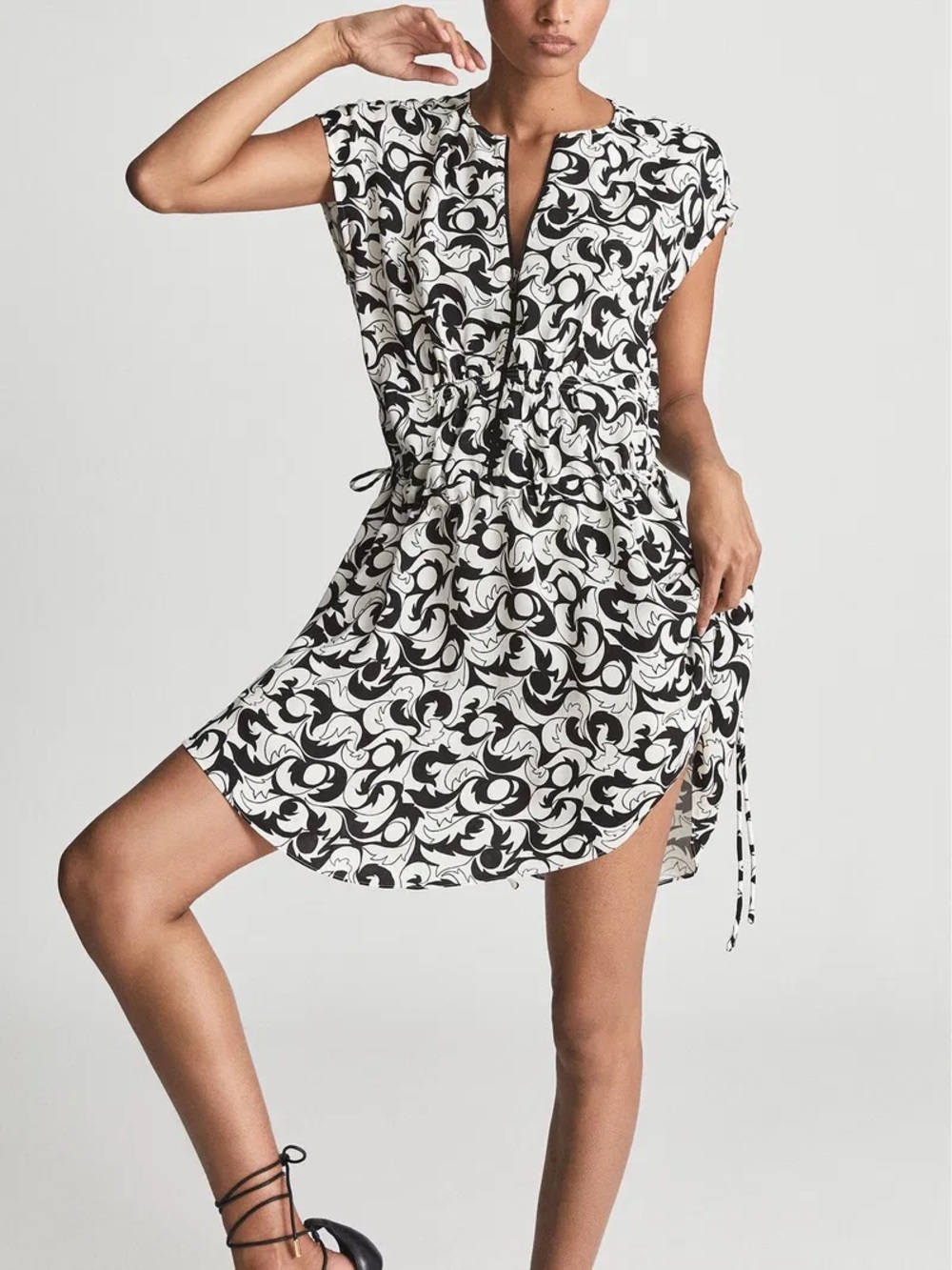 REISS | MARIE GRAPHIC
PRINTED MINI DRESS
